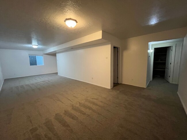 Building Photo - Established Home with New Carpet and LVP!