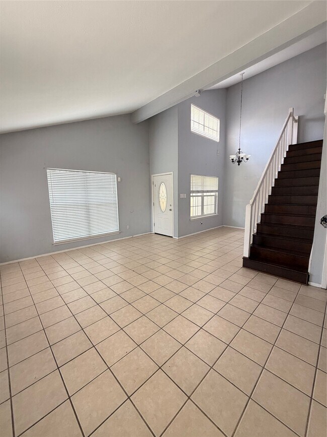 Building Photo - 7402 Alegria Dr