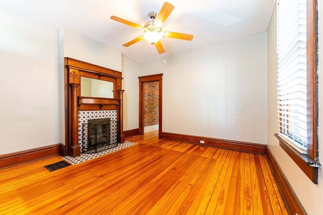 Building Photo - 557 S 6th St