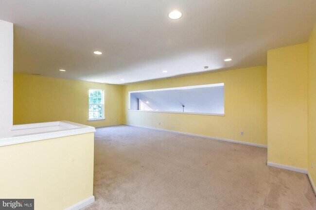 Building Photo - 684 Churchill Rd