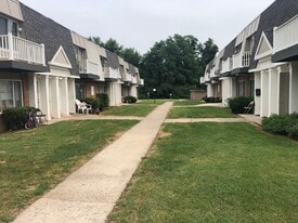 Building Photo - Willow Garden Apartments