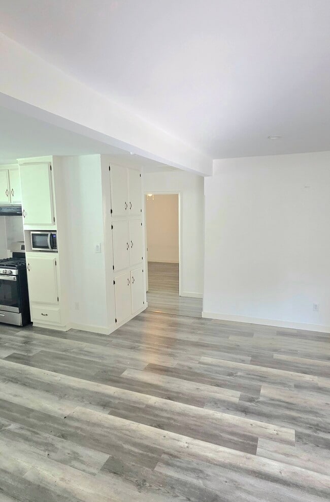 Building Photo - 340 Rennie Ave