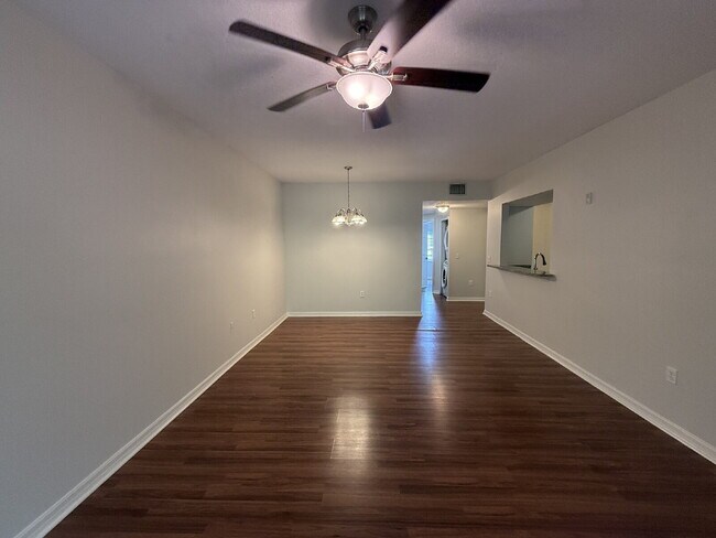 Building Photo - FIRST-FLOOR 3 BEDROOM CONDO IN VILLAGES OF BLOOMINGDALE!