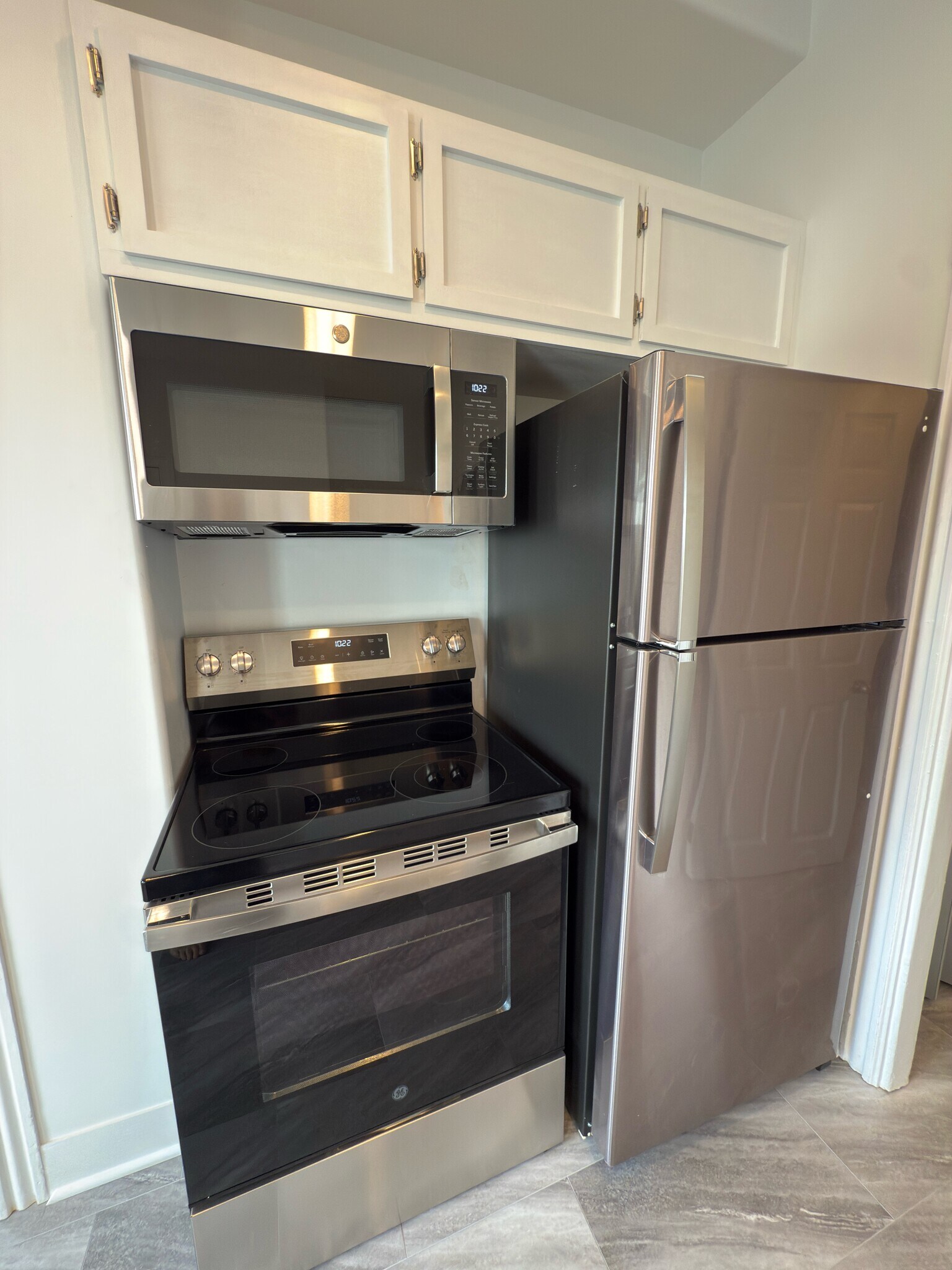 Building Photo - 1060 Forest Ave