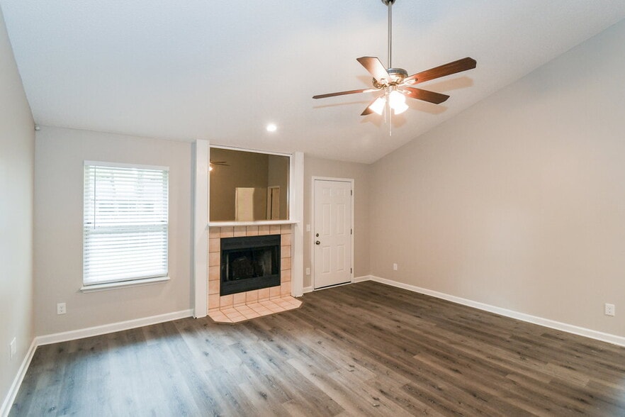 Building Photo - 2030 Avila Way