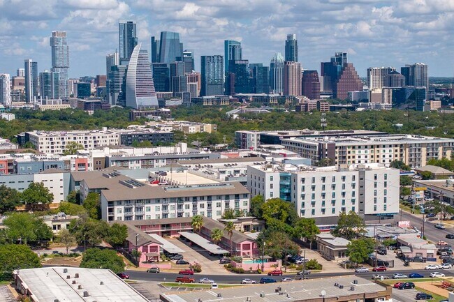 Building Photo - 1422 Collier St