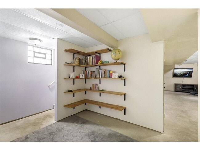 Building Photo - 582 State St