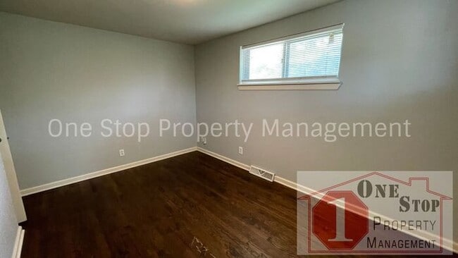 Building Photo - Beautiful 3 Bedroom 1.5 Bathroom in Kansas...