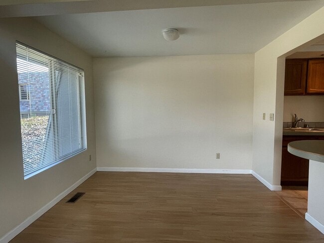 Building Photo - Now renting 2 bedroom 1.5 bathrooms Condo at Castlerock