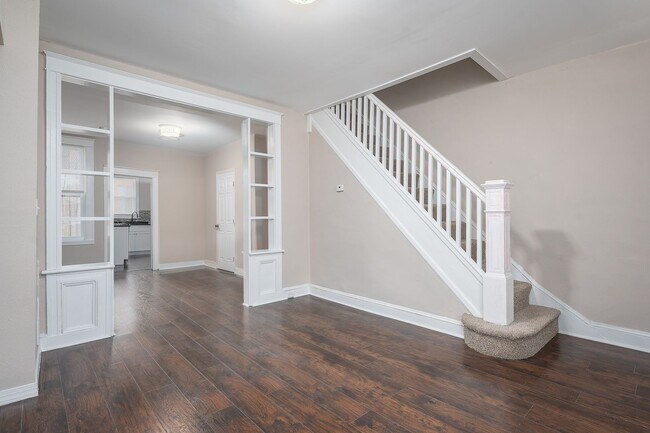 Building Photo - Newly Renovated 3 Bedroom in Charming Balt...