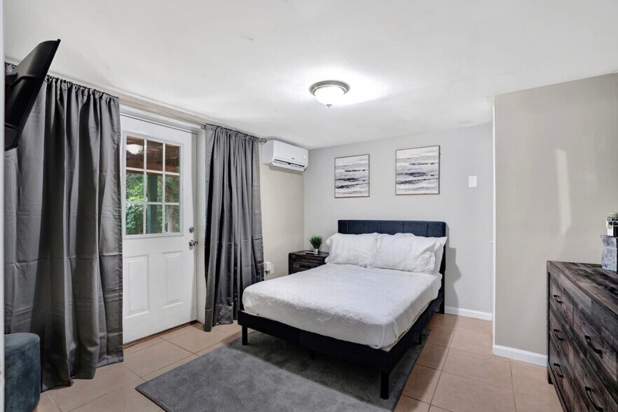 Building Photo - 408 Martin St
