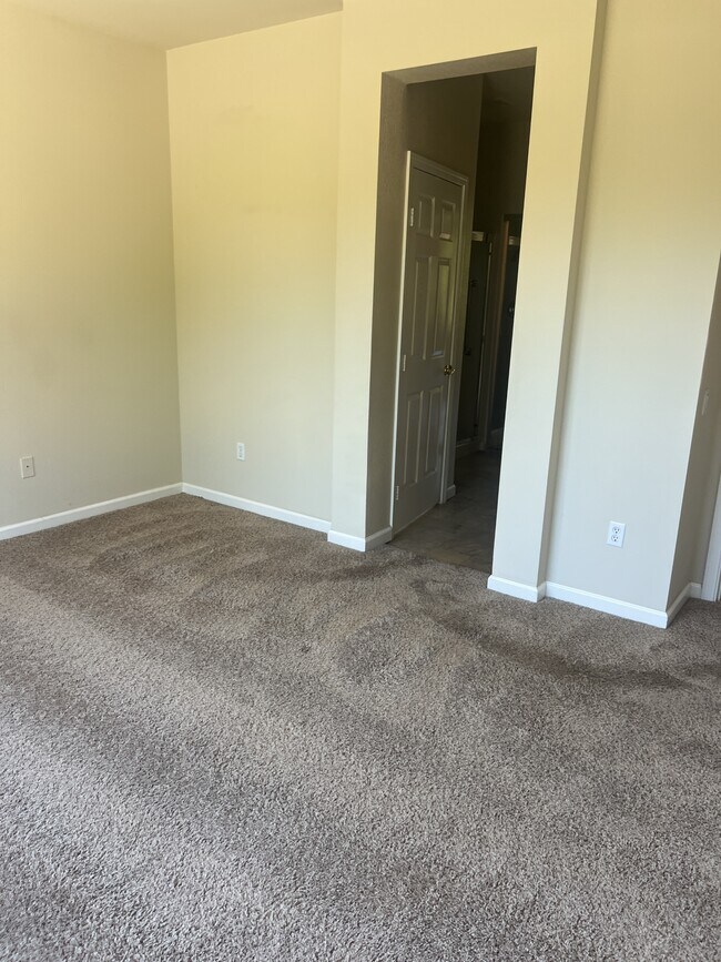 Building Photo - 1205 Shadow Glen Ln