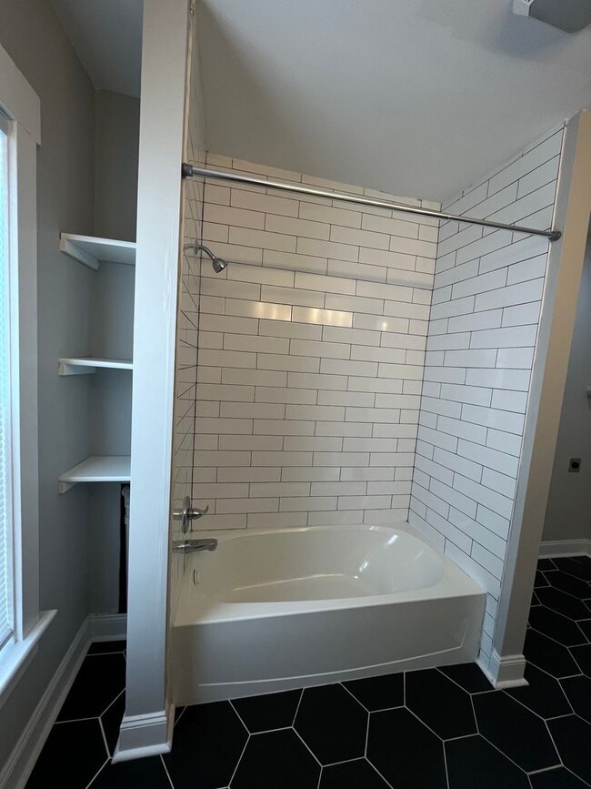 Building Photo - Recently renovated 2 bedroom 1.5 bathroom ...