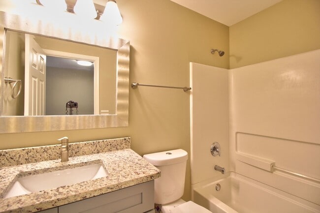 Building Photo - 2259 Beresford Dr