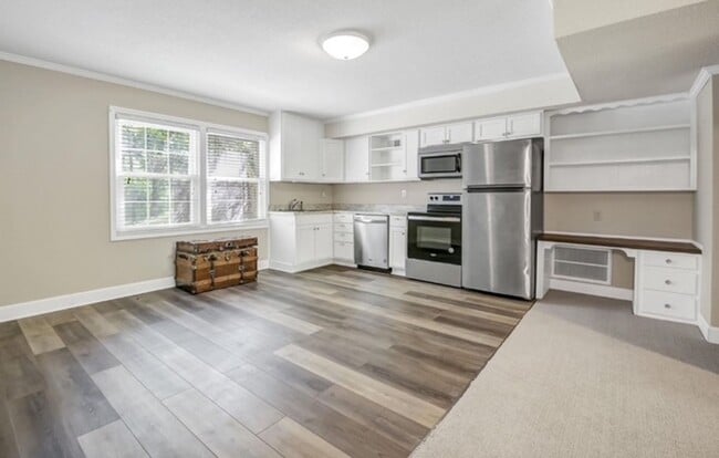 Building Photo - Renovated 5BR Home Minutes from Downtown Columbia | Two Full Kitchens + Fenced Yard ~ Available M...