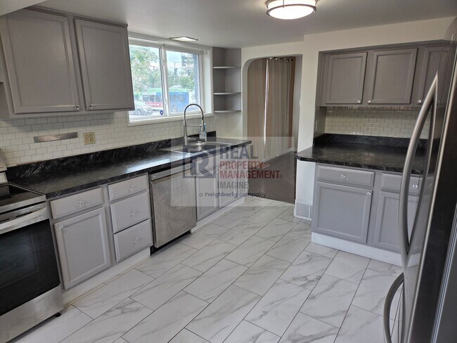 Building Photo - Check out this beautiful 4 bedroom, 2 bath...