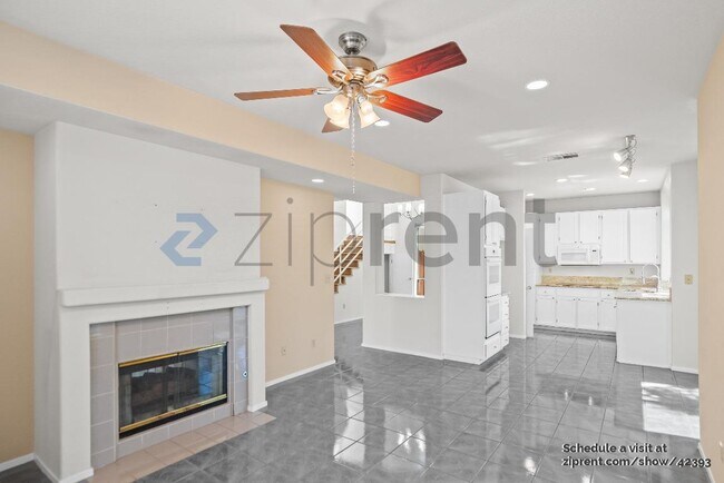 Building Photo - 914 Vista Pointe Dr