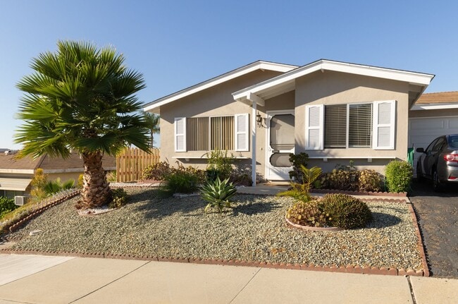 Building Photo - Beautiful 2 bedroom in 55+ Community