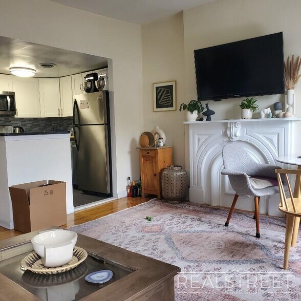 Building Photo - Charming 2BR with loads of sunlight in North Park Slope