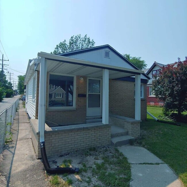 Building Photo - 3061 S 37th St