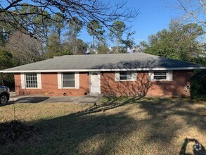 Building Photo - Brick ranch 3/4 BR