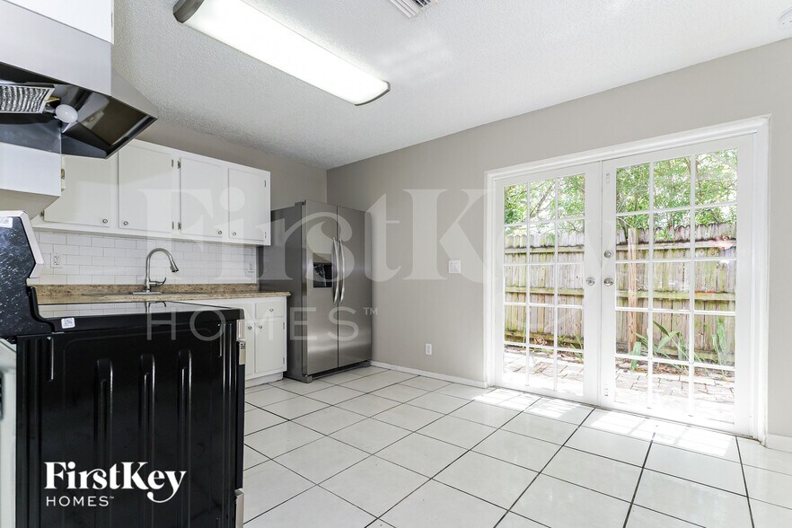 Building Photo - 6129 Moonbeam Dr