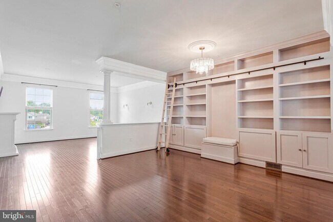 Building Photo - 703 Skippers Ln