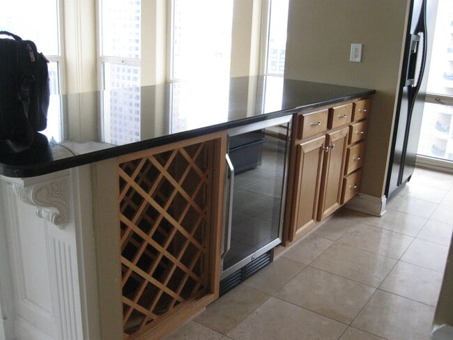 Building Photo - 111 E Chestnut St