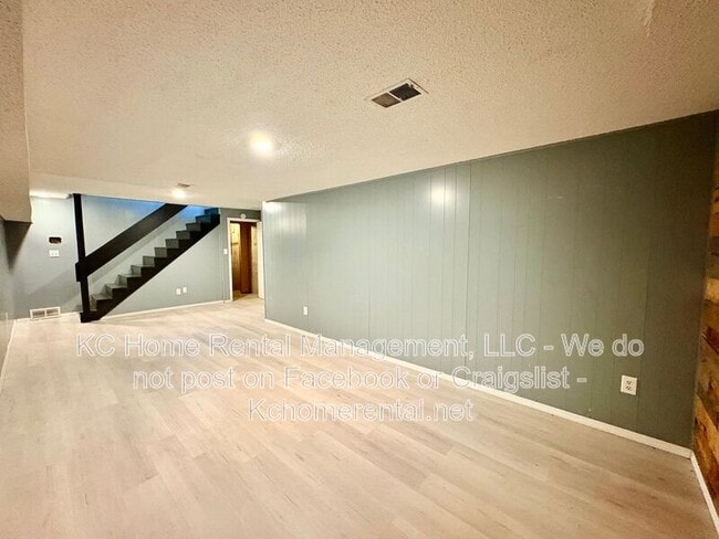 Building Photo - 8027 N Stoddard Ave