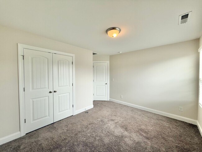 Building Photo - Modern 3BD, 2.5BA Raleigh Home in a Great ...