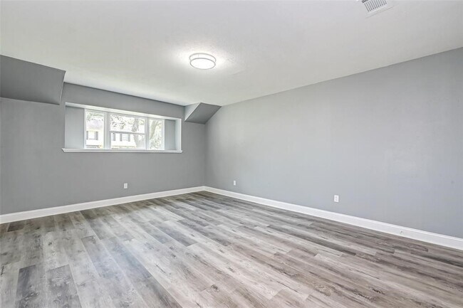 Building Photo - 3918 Stillview Dr