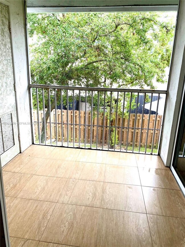 Building Photo - 464 NE 210th Cir Terrace