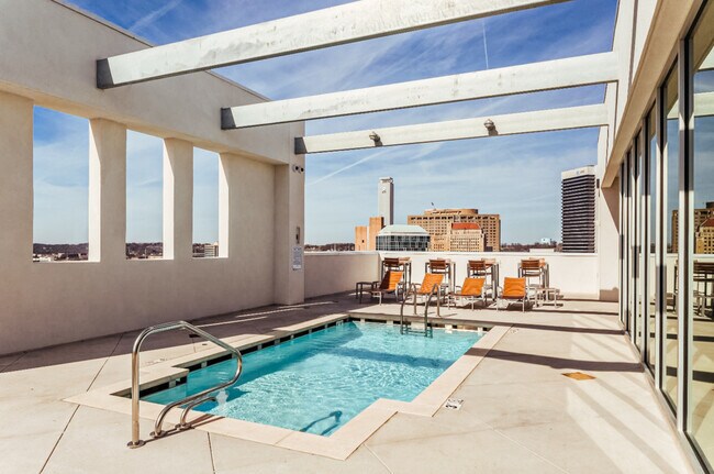 Building Photo - 120 19th St N