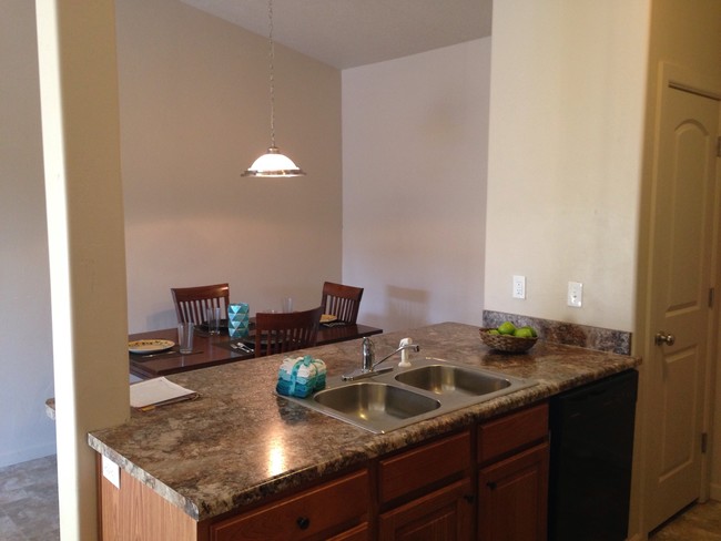 Kitchen - Silver Pines Apartments