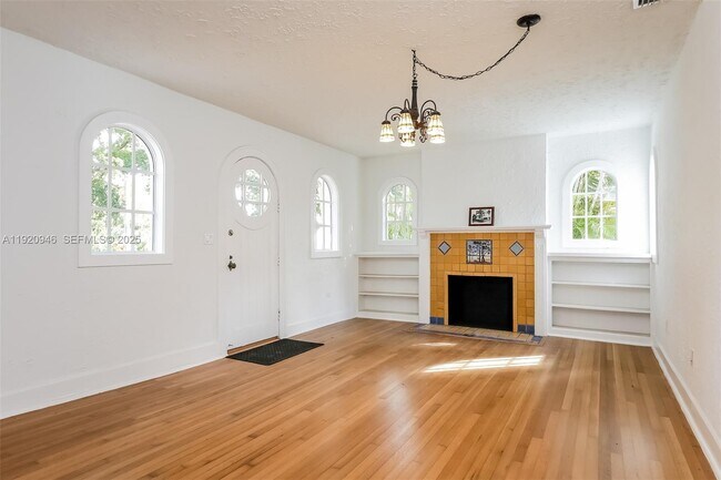 Building Photo - 1916 Ferdinand St