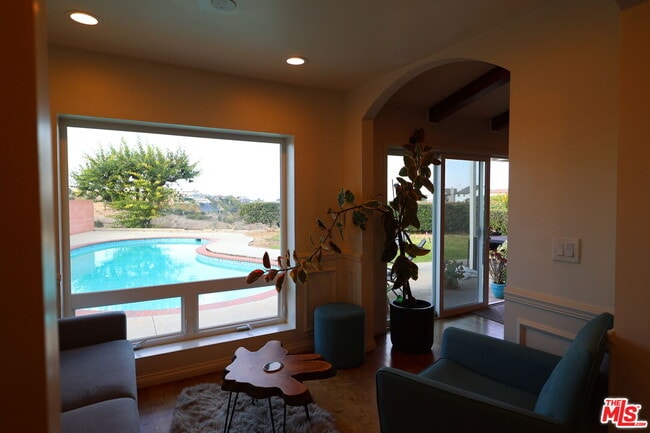 Building Photo - 4561 Don Felipe Dr