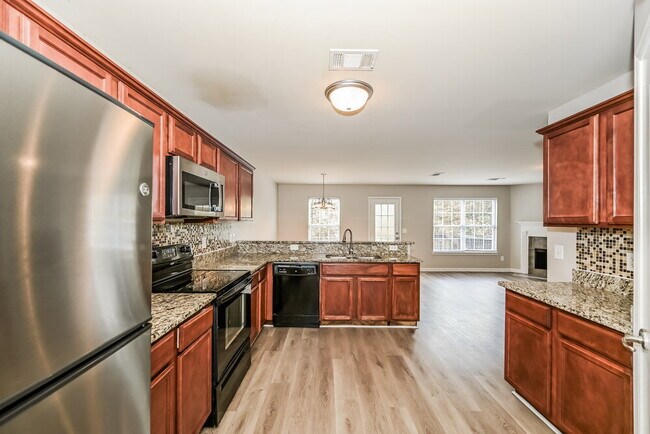 Building Photo - 167 Lyndhurst Dr