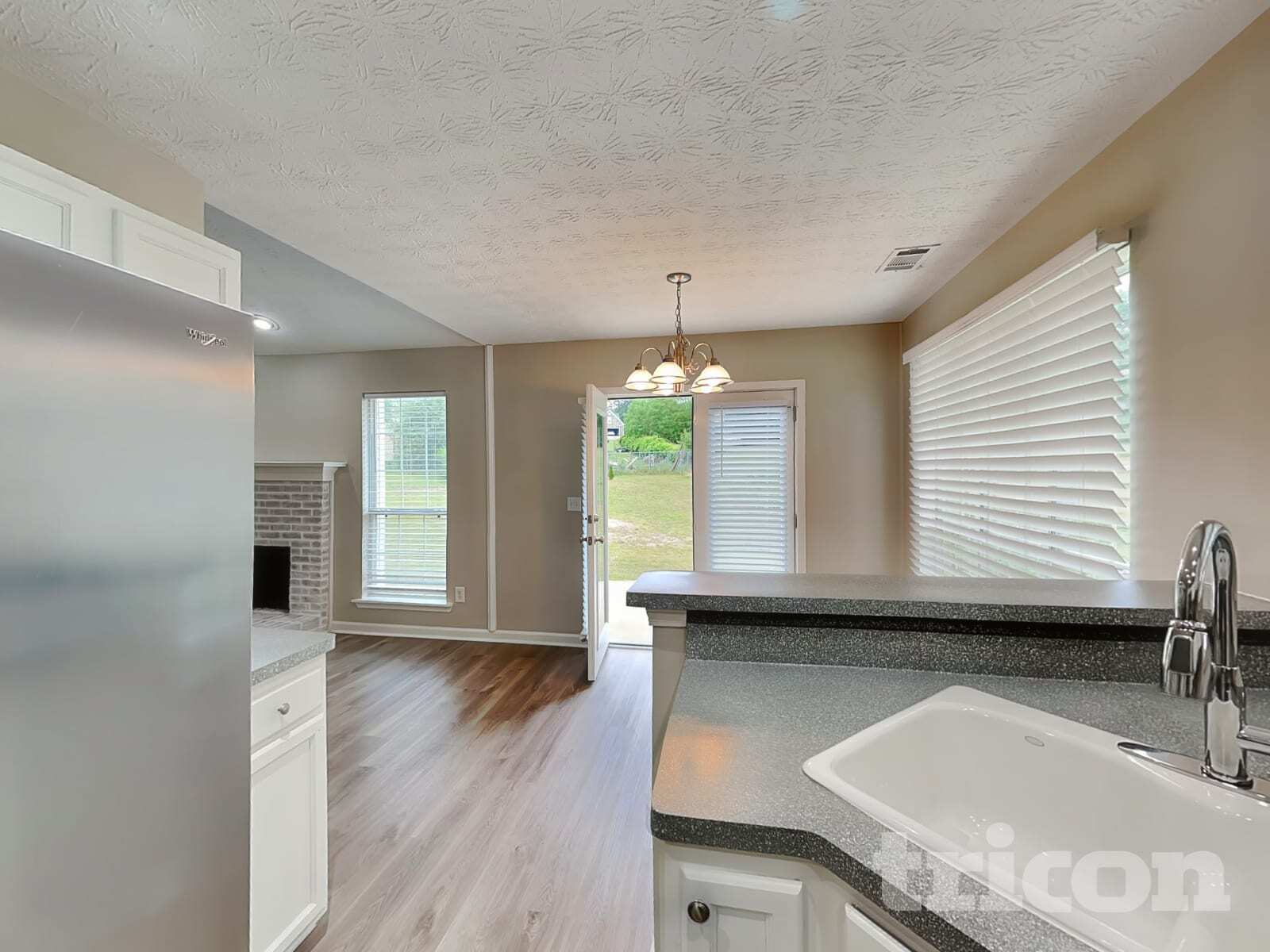 Building Photo - 530 Mackinaw Dr