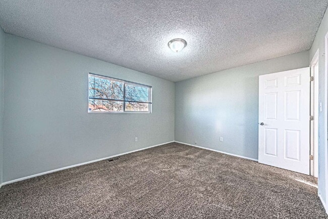 Building Photo - 5 bedrooms ,2 bathrooms and on 0.32 acres for rent