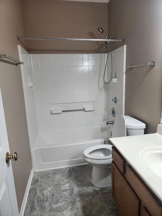 Building Photo - 149 N Waters Edge Dr