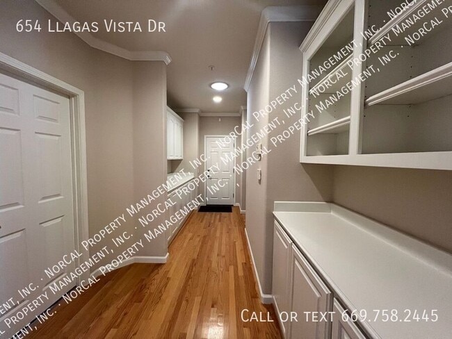 Building Photo - 654 Llagas Vista Dr