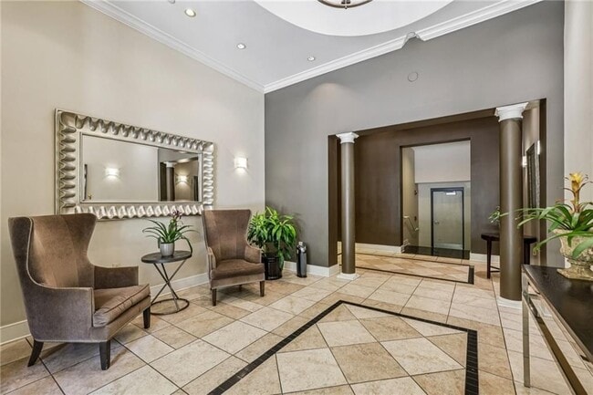 Building Photo - 230 E Ponce de Leon Ave