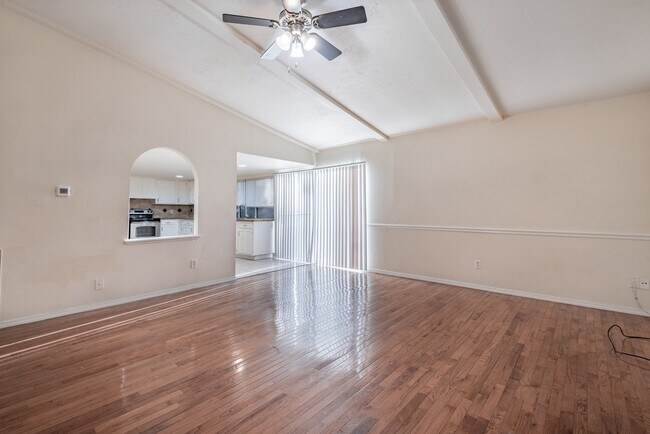 Building Photo - 5139 Sprey Dr
