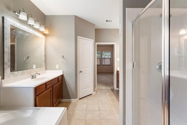 Building Photo - 2902 Lemmingham Dr