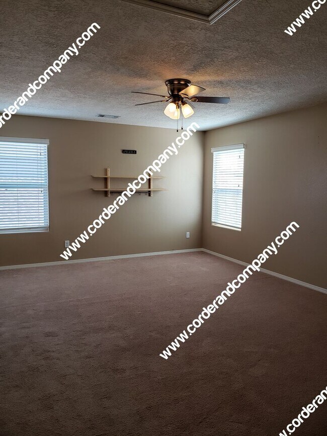 Building Photo - Gorgeous & Large 3 Bedroom, 2.5 Bathroom, ...
