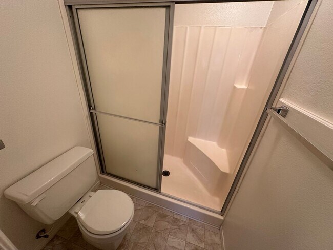 Building Photo - Lovely 3 Bedroom Townhome!
