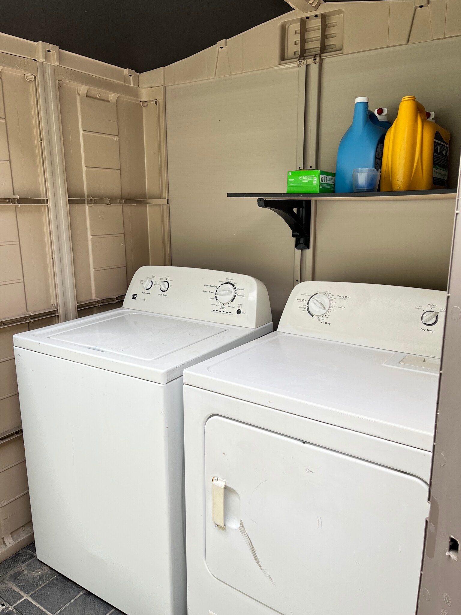 Building Photo - 1170 Esperanza St