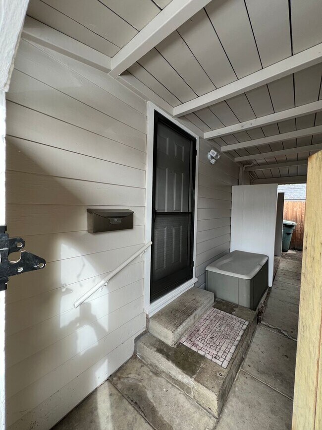 Building Photo - Updated Granny Unit-Prime Montgomery Villa...