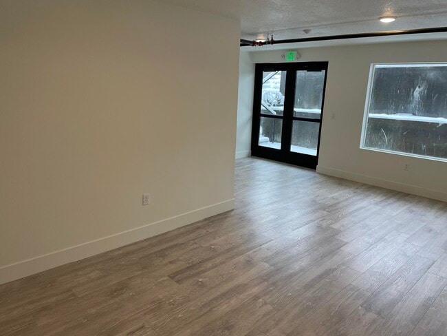 Interior Photo - CLOSE - 2780 East 3300 South - 33 Views