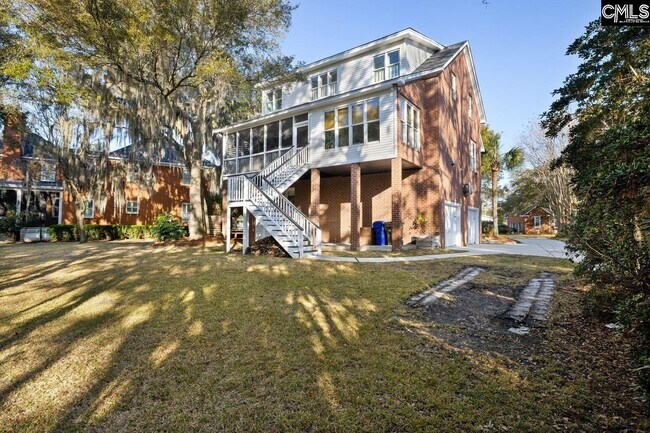 Building Photo - 669 Palisades Dr